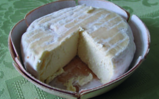 Cheese wire…  Saint-Marcellin