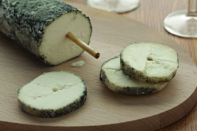 Cheese wire… Sainte-Maure de Touraine