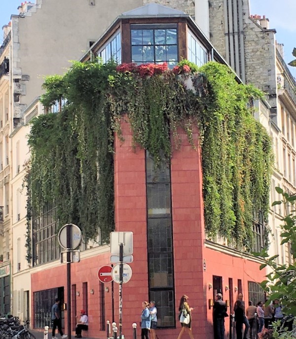 exterior shot of pink mamma restaurant in paris