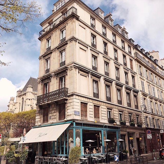 Where to eat… tuck into moules-frites at the worst restaurant in Europe!