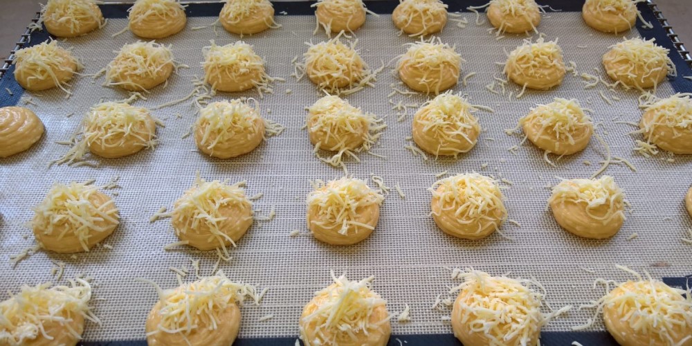 Comté cheese puffs