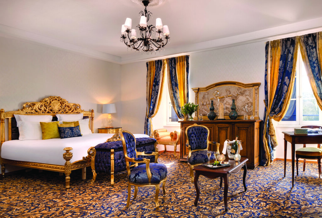 Bedroom at château-hôtel