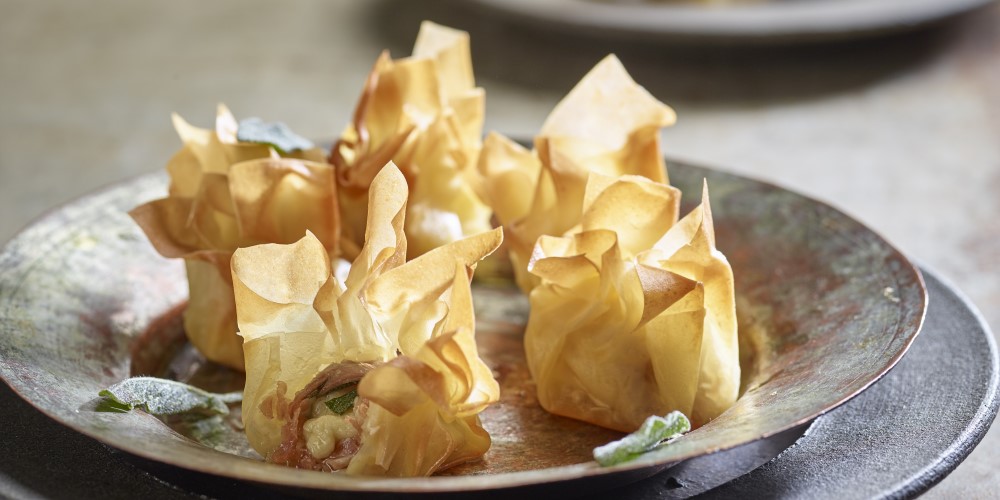 Comté and prosciutto filo parcels