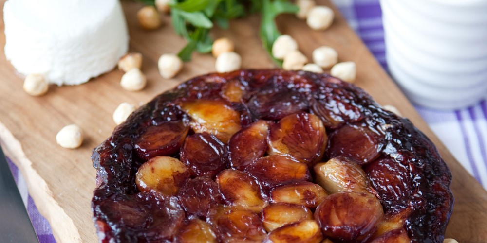 Tatin of shallots and port with creamy goat’s cheese