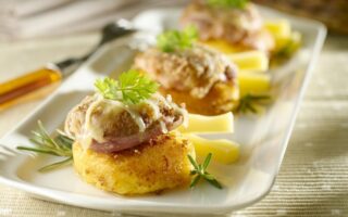 A French festive treat… crispy filet mignon topped with Emmental and served on a bed of polenta