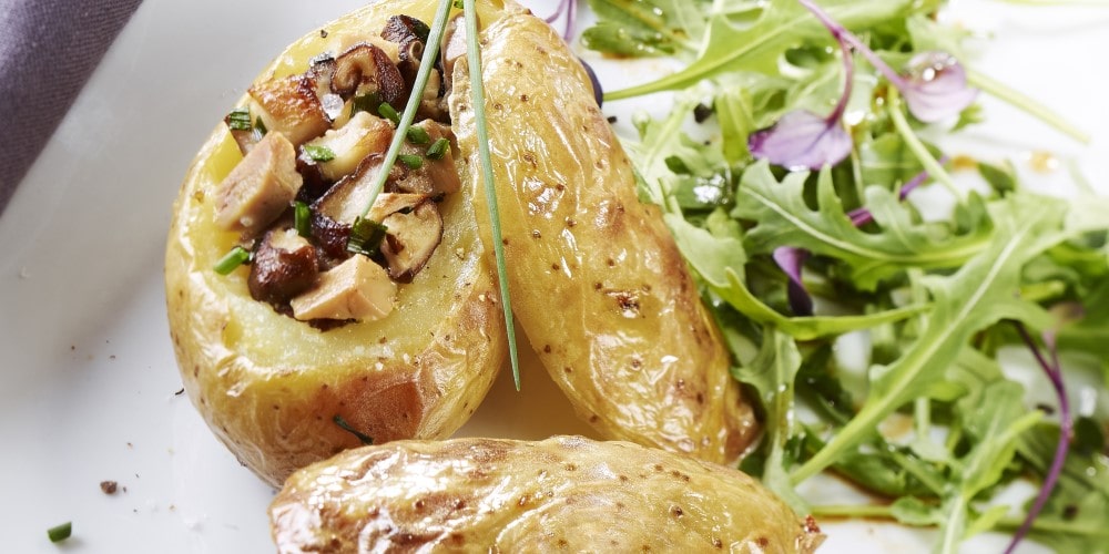 Baked potato with foie gras filling