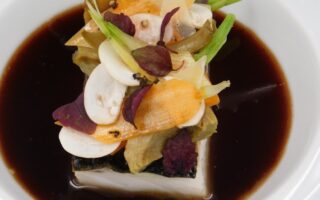 Sea bass à la Bordelaise with peppered artichoke