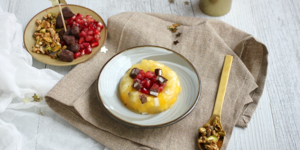 Fruit salad with caramelised nut mendiants