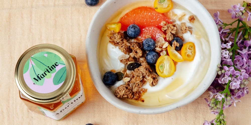 Granola with Martine acacia honey