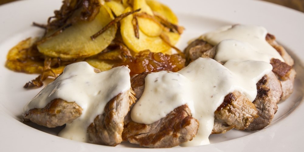 Côtes de Porc in Roquefort