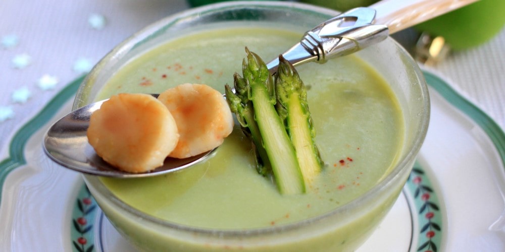 Asparagus velouté with scallops