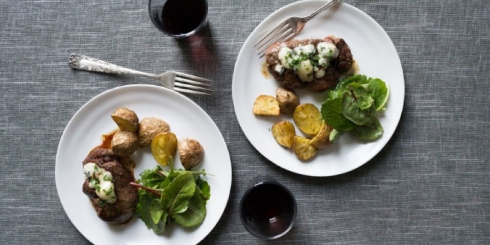 Pan-Roasted Filet Mignon with Blue Cheese