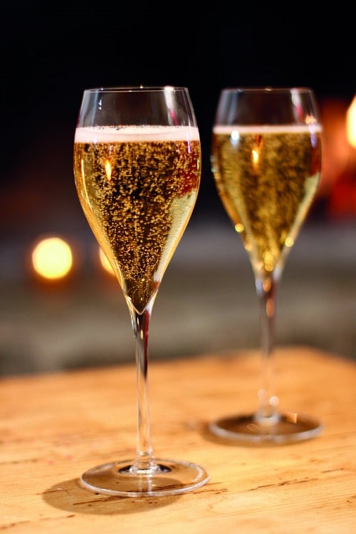 What is the best shaped glass for drinking wine?