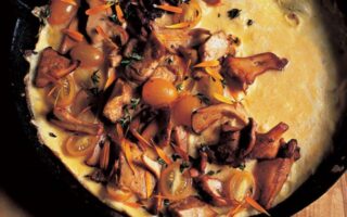 Omelette with cherry tomatoes, shiitake mushrooms and marigold petals