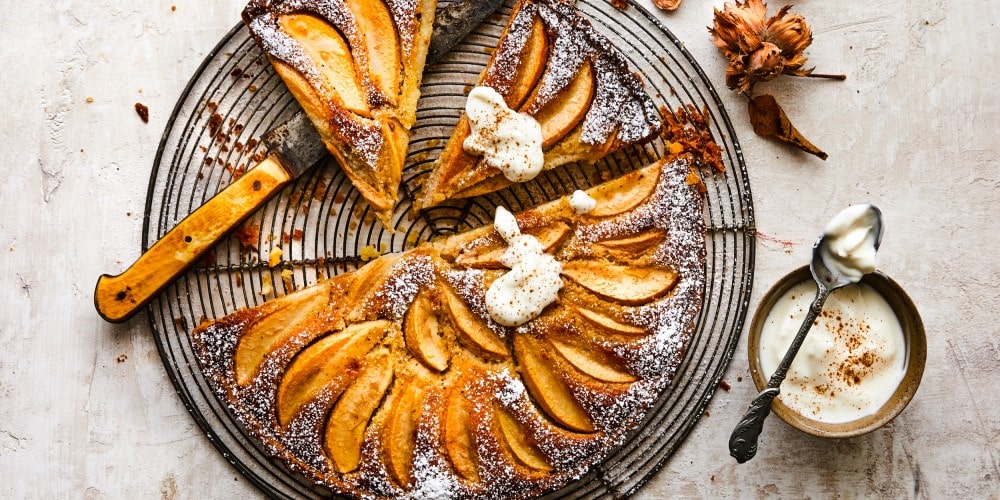 Pear and hazelnut tart