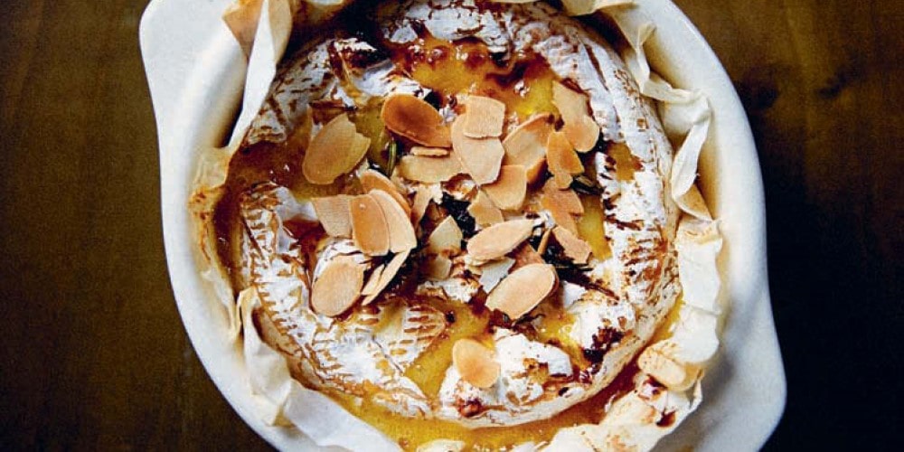Baked Camembert with rosemary, honey and almonds