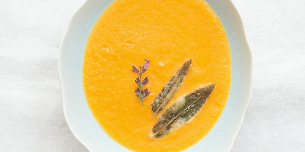 Creamed pumpkin soup and sage tempura