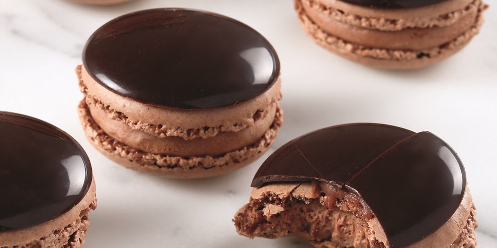 Dark chocolate macarons