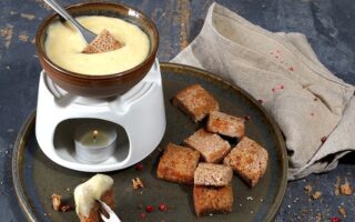 Vegan cheese fondue
