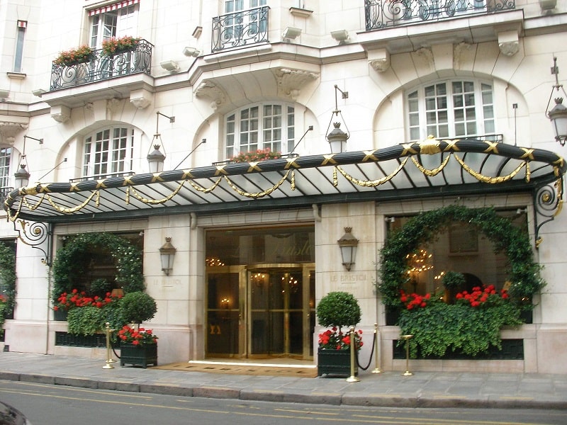 Hôtel le Bristol entrance
