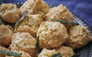 Comté & sage gougères