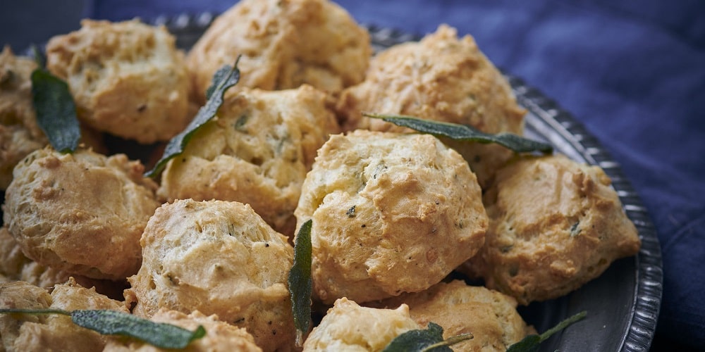 Comté & sage gougères