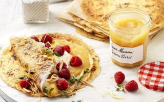 Lemon curd & raspberry crêpes