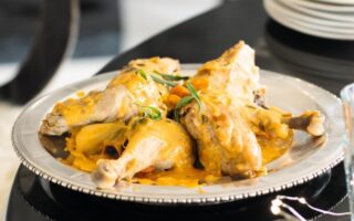 Chicken fricassee with garlic and vinegar