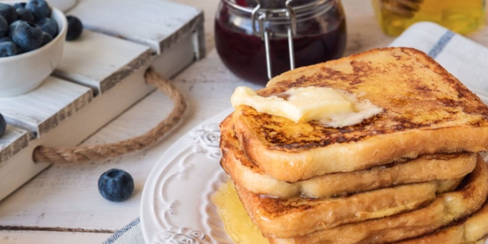 Vanilla French toast with banana jam