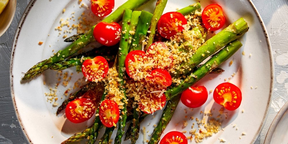 Griddled asparagus and piccolos with parmesan crumb