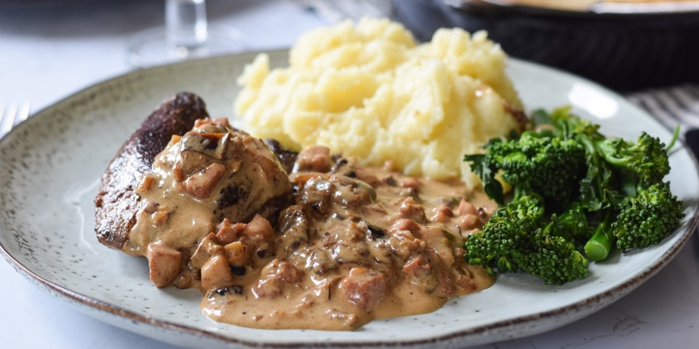 Wild boar steaks with prunes, pancetta and brandy