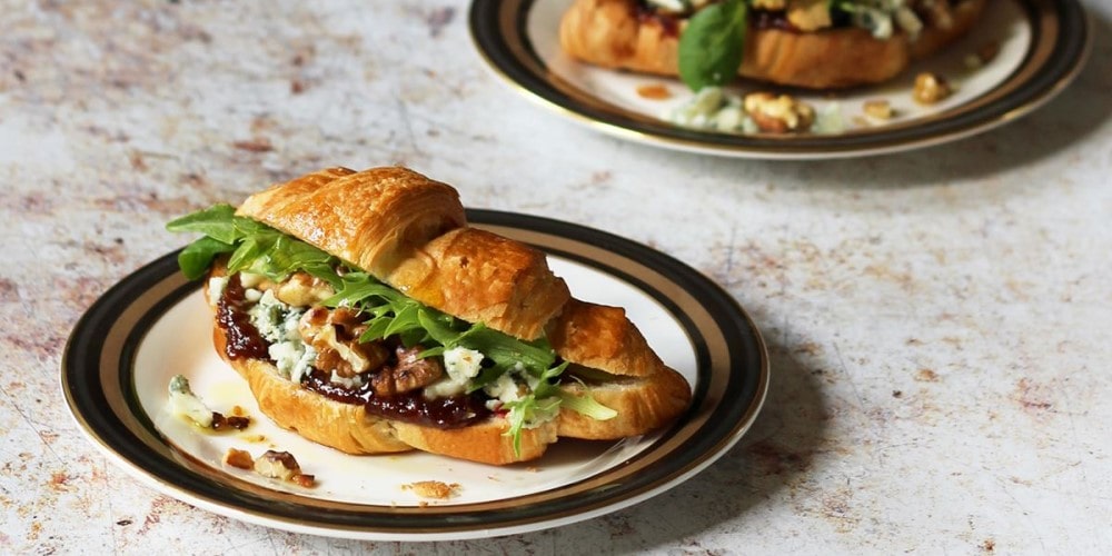Roquefort, fig chutney & walnut croissant