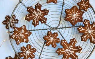 Spiced gingerbread Christmas cookies