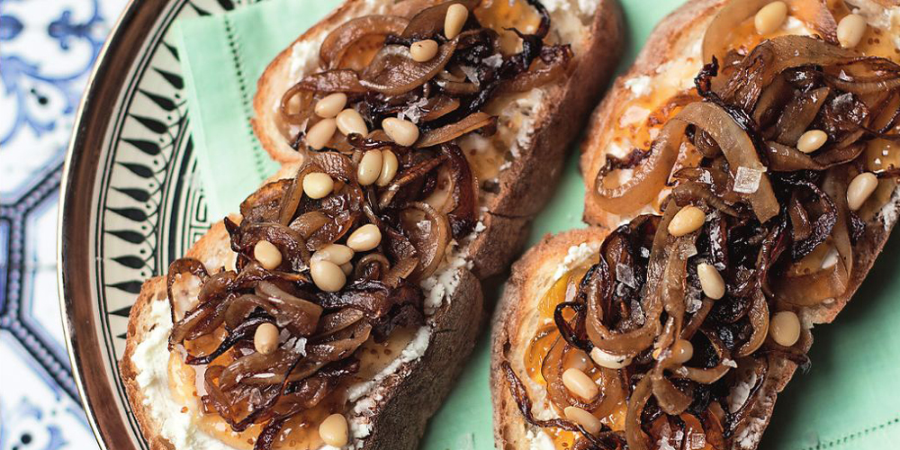 Onion and fig tartines