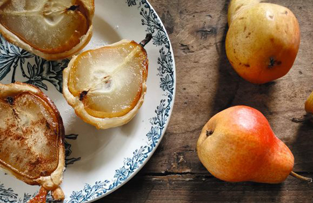 Pears in puff pastry by Héloïse Brion