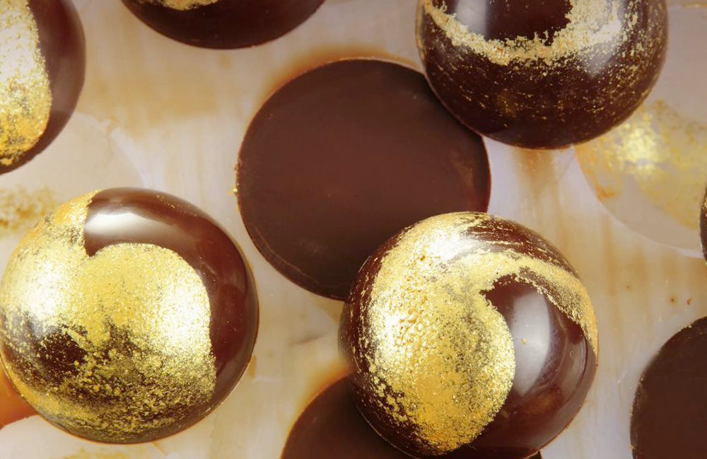 Moulded chocolate bonbons