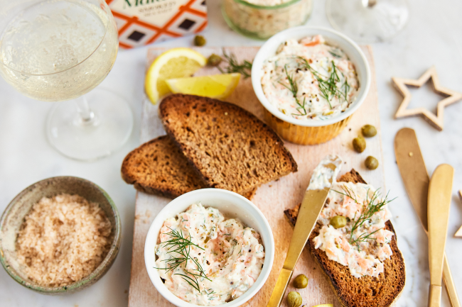 Salmon pâté with smoked salt
