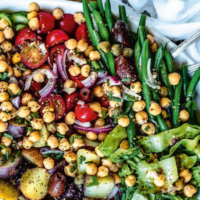 Salad nicoise with chickpeas