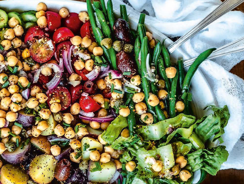Salad nicoise with chickpeas