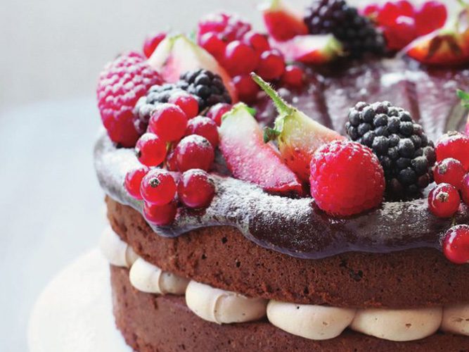 Chocolate cake with icing and berries