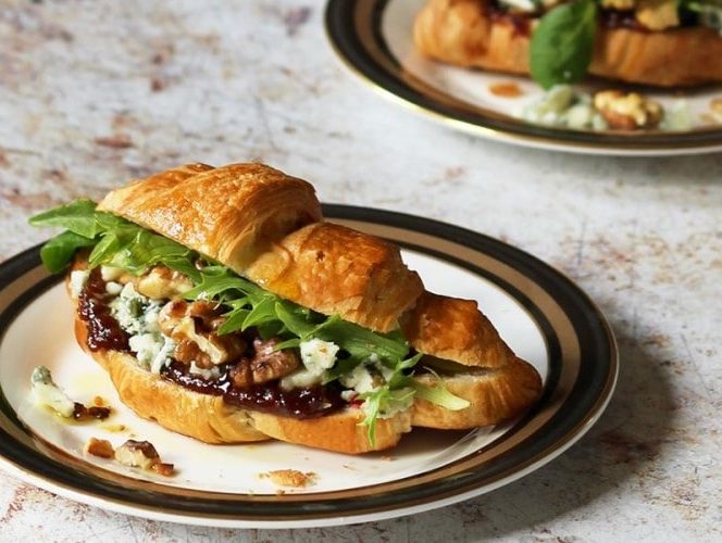 Roquefort, fig chutney & walnut croissant
