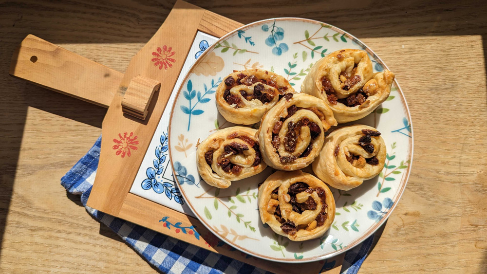Currant whirls