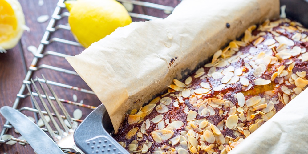 Almond yogurt cake