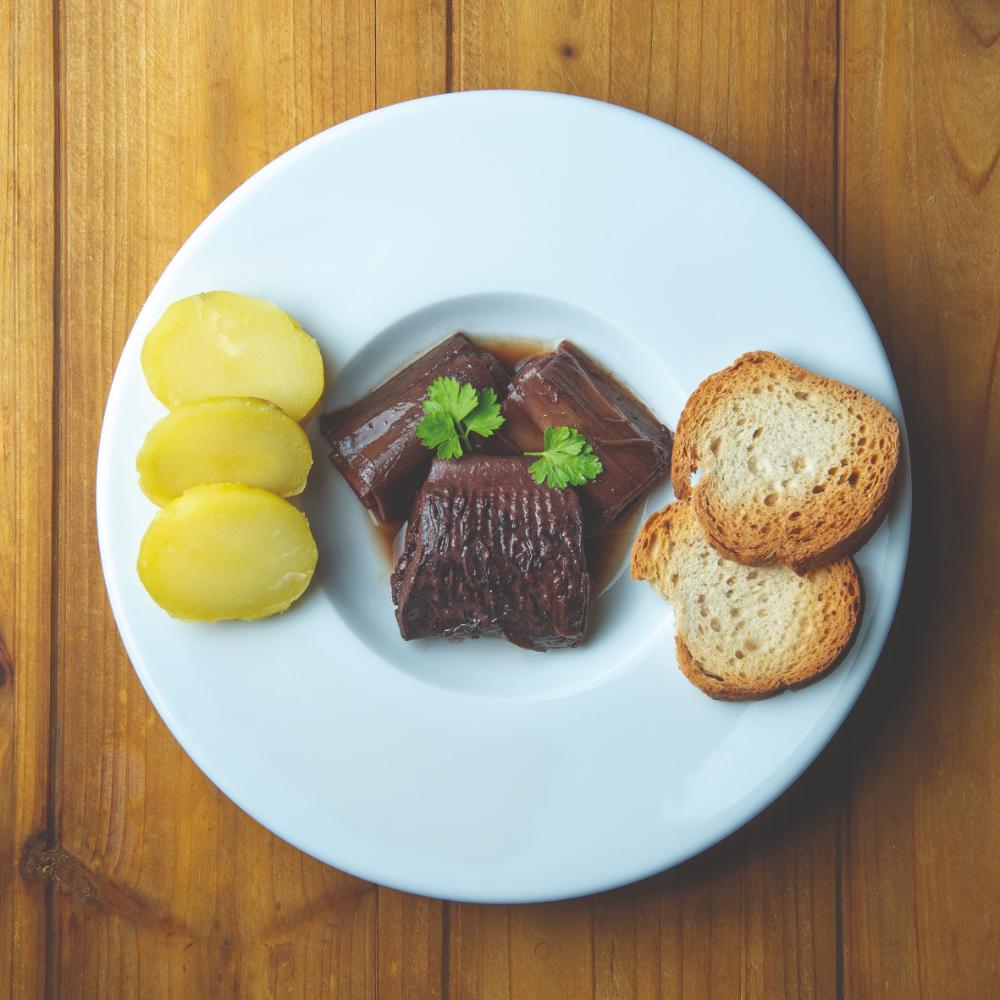 Lamprey in blood sauce