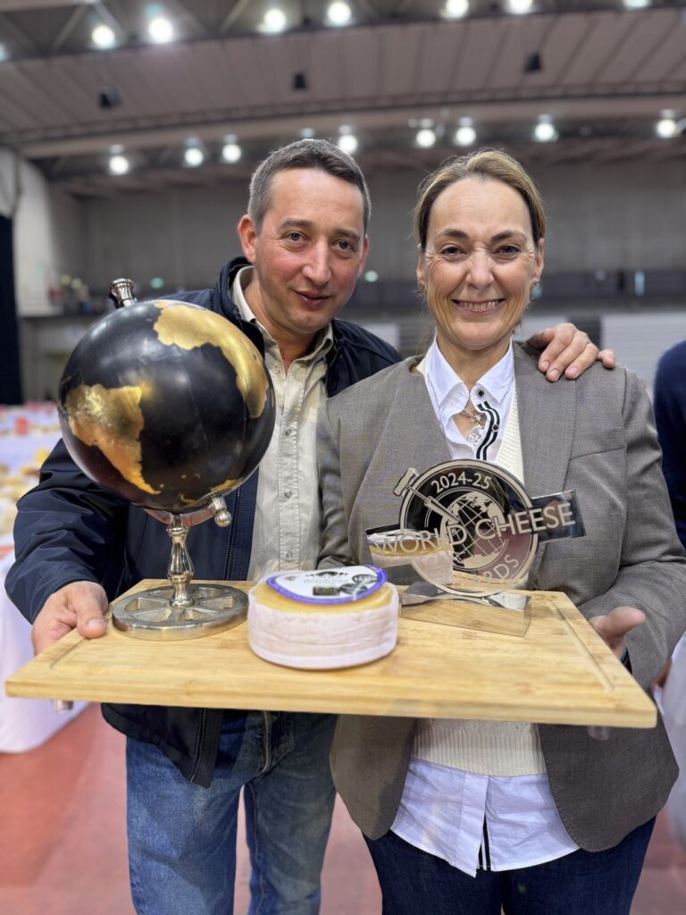 Nuno-Alves-and-Sonia-Marroyo-with-the-World-Champion-Cheese-2024-from-Portugal.-Credit-Guild-of-Fine-Food.