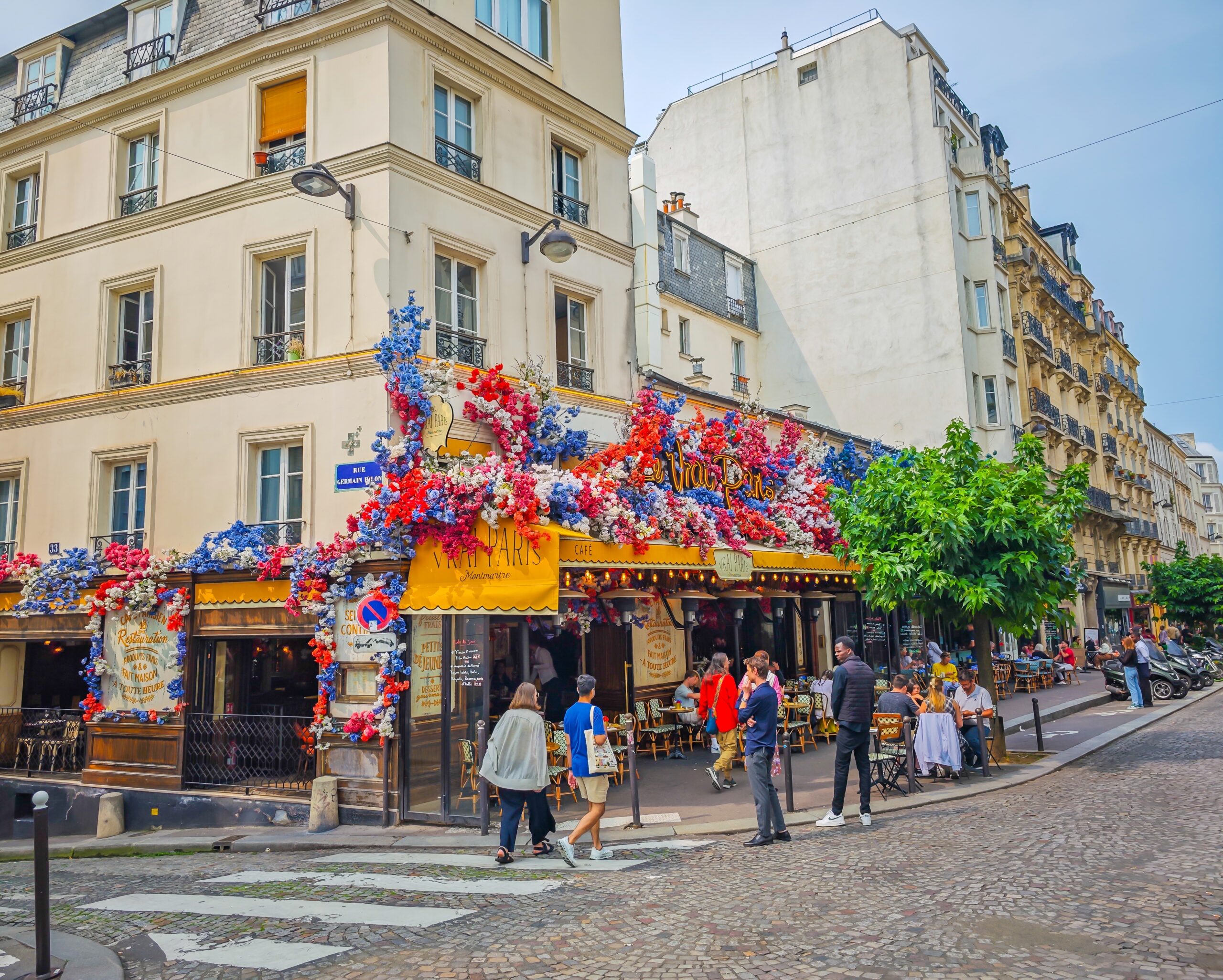 Le Vrai Paris: A Classic Bistro with a Floral Terrace on Rue des Abbesses